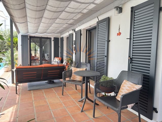 Chalet de 3 habitaciones en Cómpeta en venta con piscina - 550.000 € (Ref: 9973508)