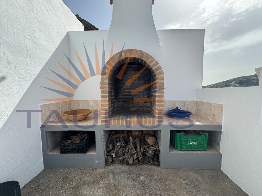 2 bedroom Villa for sale in Competa with garage - € 285,000 (Ref: 9981304)