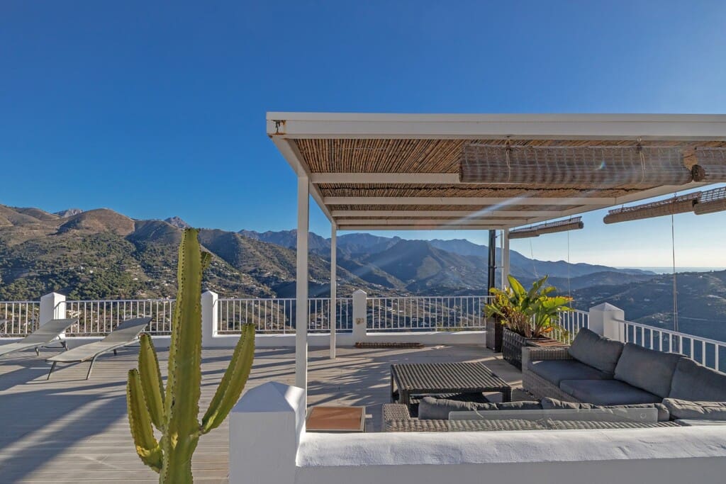 4 bedroom Villa for sale in Competa with pool - € 575,000 (Ref: 9984647)
