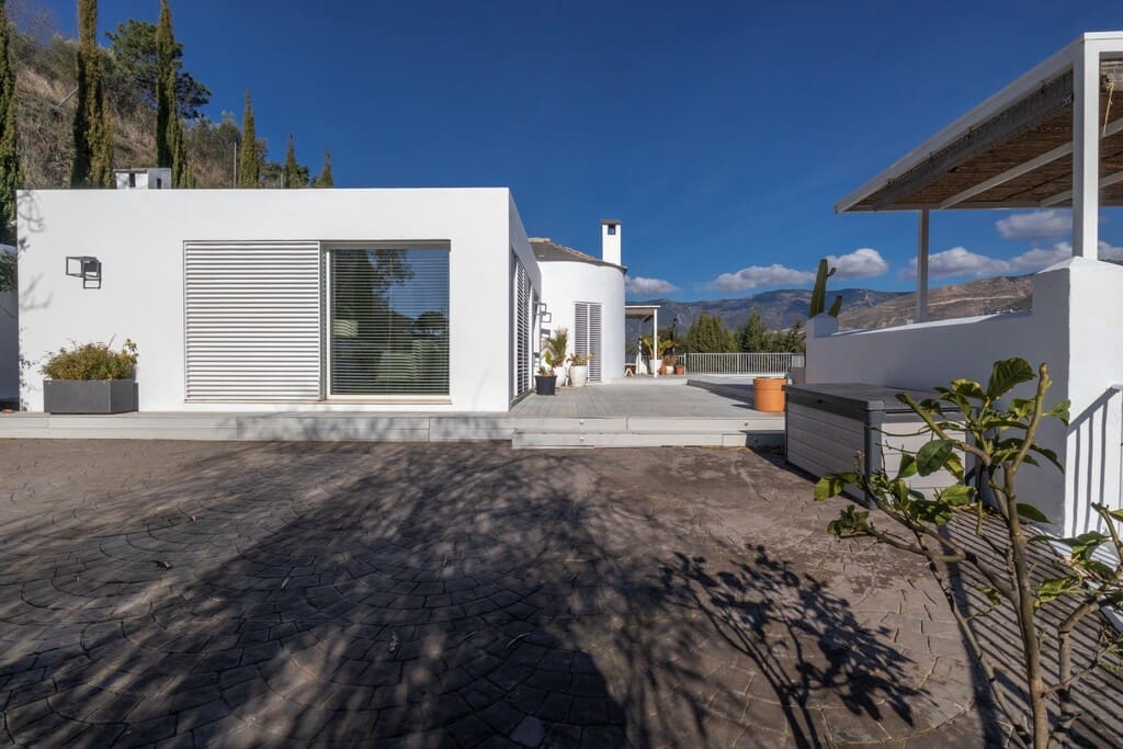 4 bedroom Villa for sale in Competa with pool - € 575,000 (Ref: 9984647)