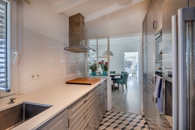 4 Zimmer Villa zu verkaufen in Cómpeta mit Pool Garage - 575.000 € (Ref: 9984647)