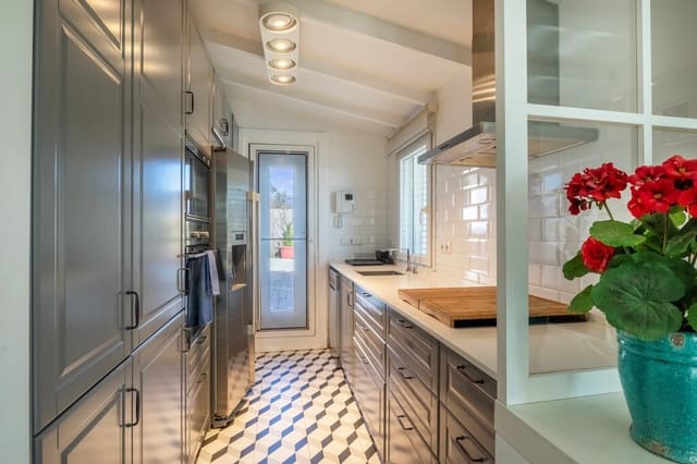 4 chambre Villa/Maison à vendre à Cómpeta avec piscine - 575 000 € (Ref: 9984647)