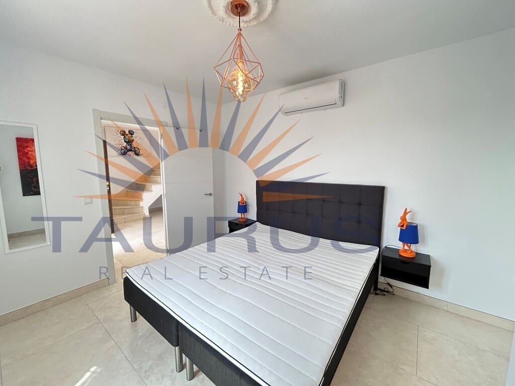 4 sypialnia Willa na sprzedaż w Torrox z basenem garażem - 698 000 € (Ref: 9998562)