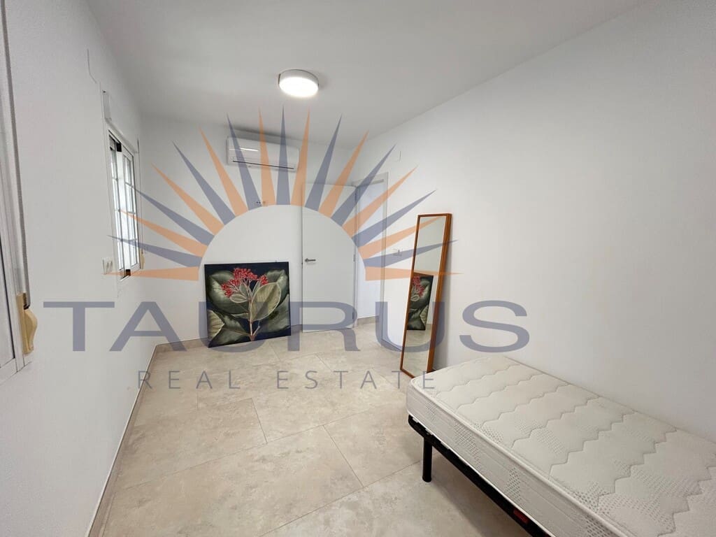 4 sypialnia Willa na sprzedaż w Torrox z basenem garażem - 698 000 € (Ref: 9998562)
