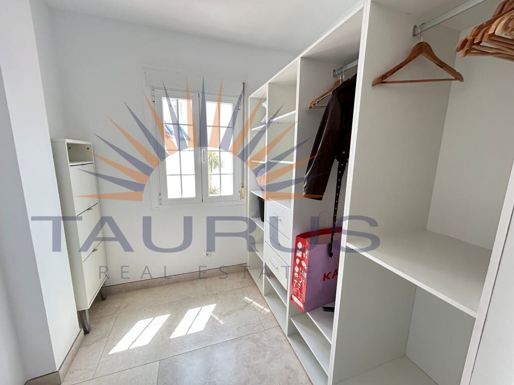 4 sypialnia Willa na sprzedaż w Torrox z basenem garażem - 698 000 € (Ref: 9998562)