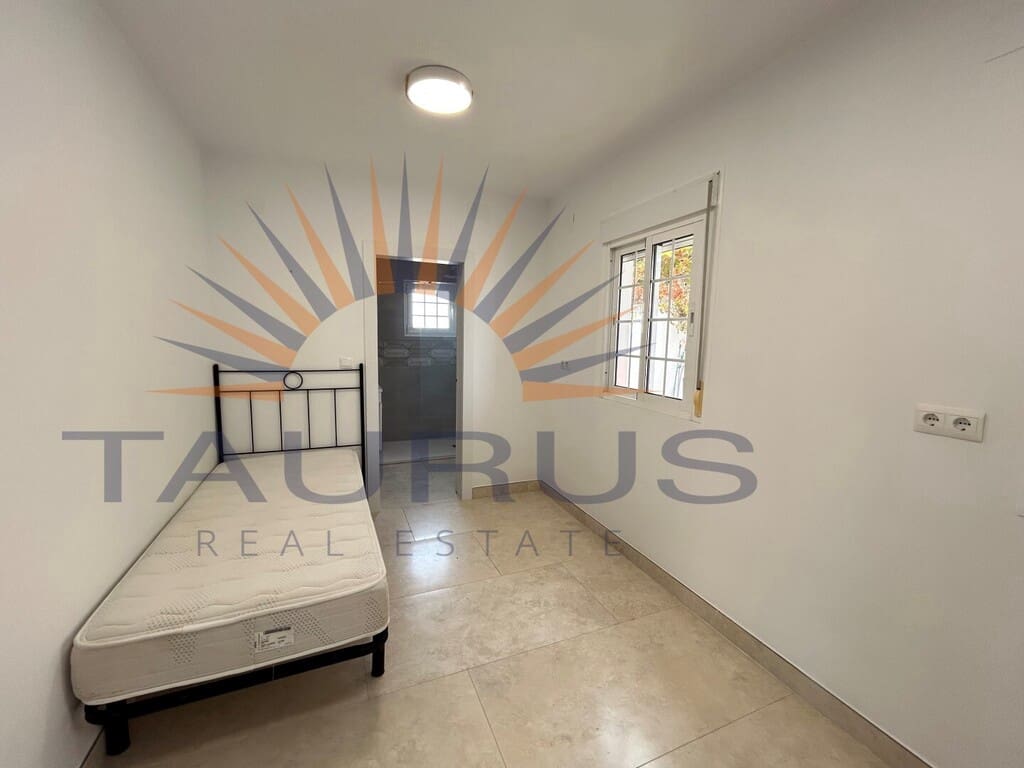 4 sypialnia Willa na sprzedaż w Torrox z basenem garażem - 698 000 € (Ref: 9998562)