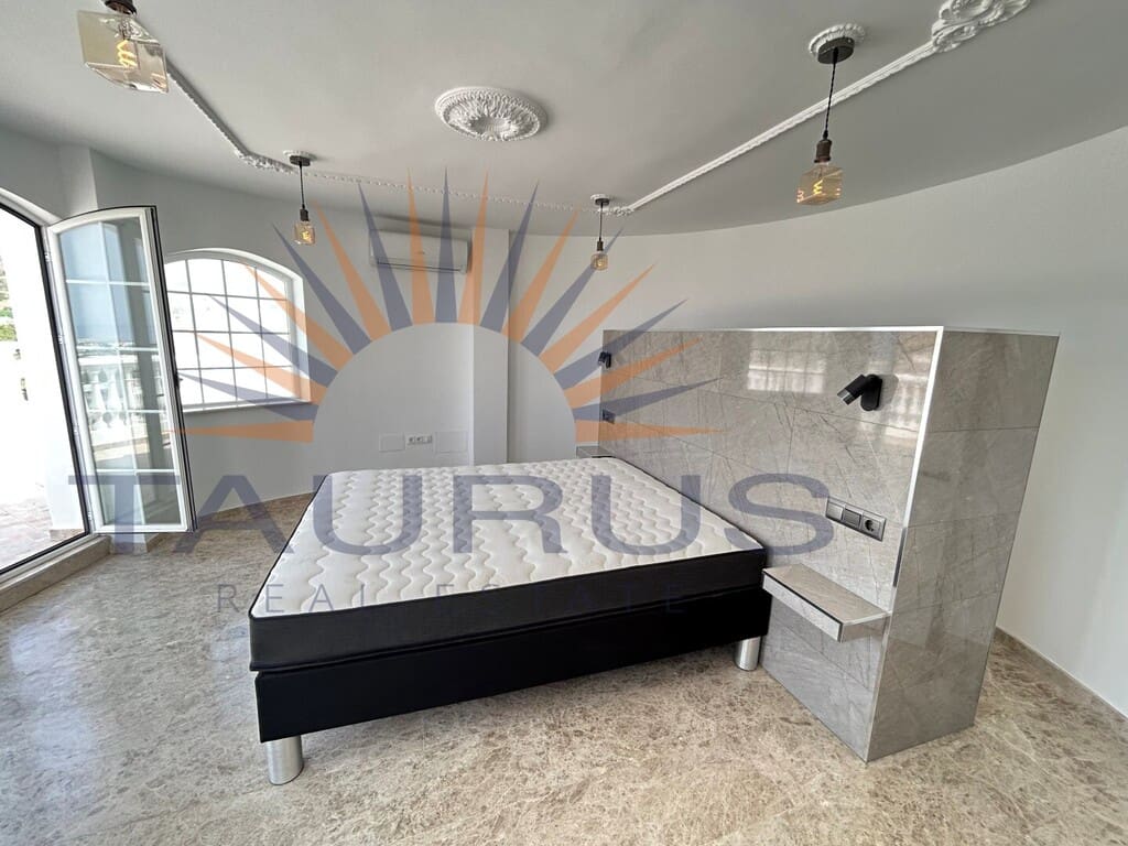 4 sypialnia Willa na sprzedaż w Torrox z basenem garażem - 698 000 € (Ref: 9998562)
