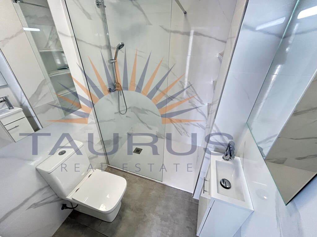 4 sypialnia Willa na sprzedaż w Torrox z basenem garażem - 698 000 € (Ref: 9998562)