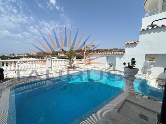 4 sypialnia Willa na sprzedaż w Torrox z basenem garażem - 698 000 € (Ref: 9998562)