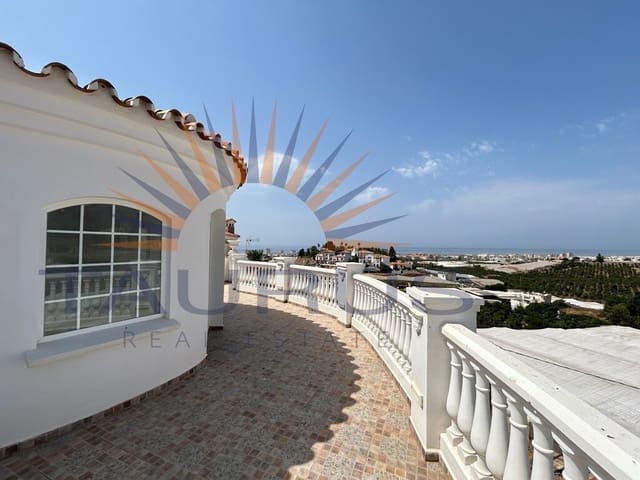 4 sypialnia Willa na sprzedaż w Torrox z basenem garażem - 698 000 € (Ref: 9998562)