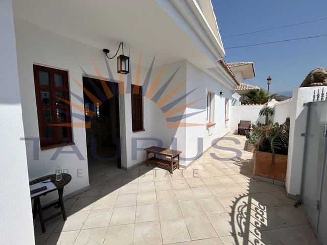 4 sypialnia Willa na sprzedaż w Torrox z basenem garażem - 698 000 € (Ref: 9998562)