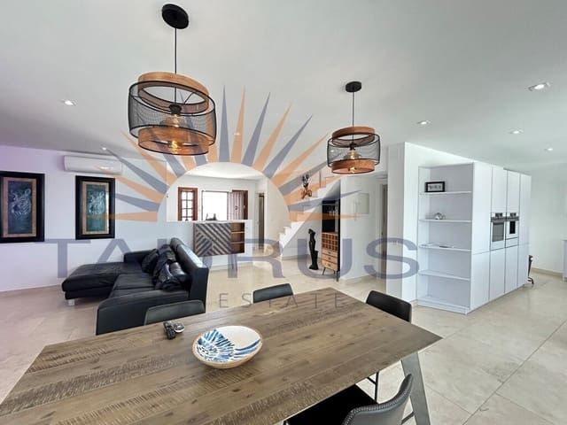 4 sypialnia Willa na sprzedaż w Torrox z basenem garażem - 698 000 € (Ref: 9998562)