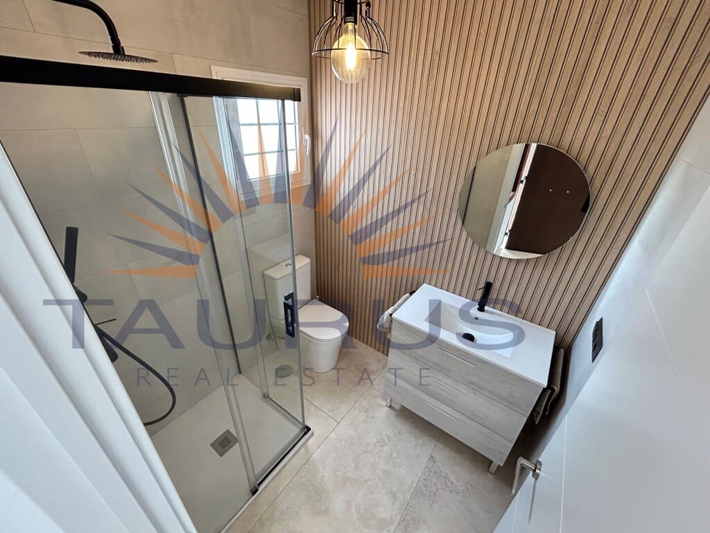 4 sypialnia Willa na sprzedaż w Torrox z basenem garażem - 698 000 € (Ref: 9998562)
