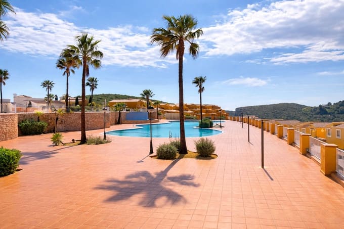 Apartment for sale in Cumbre del Sol with pool - € 235,000 (Ref: 9909869)