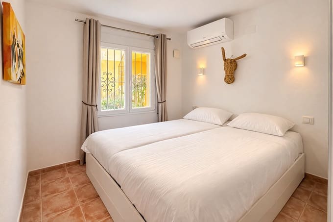 Apartment for sale in Cumbre del Sol with pool - € 235,000 (Ref: 9909869)