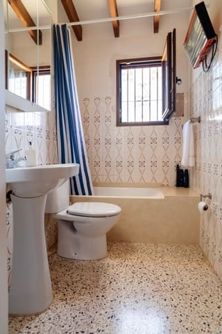 2 soveværelse Villa til salg i Moraira, Teulada-Moraira med swimmingpool garage - € 440.000 (Ref: 9941026)