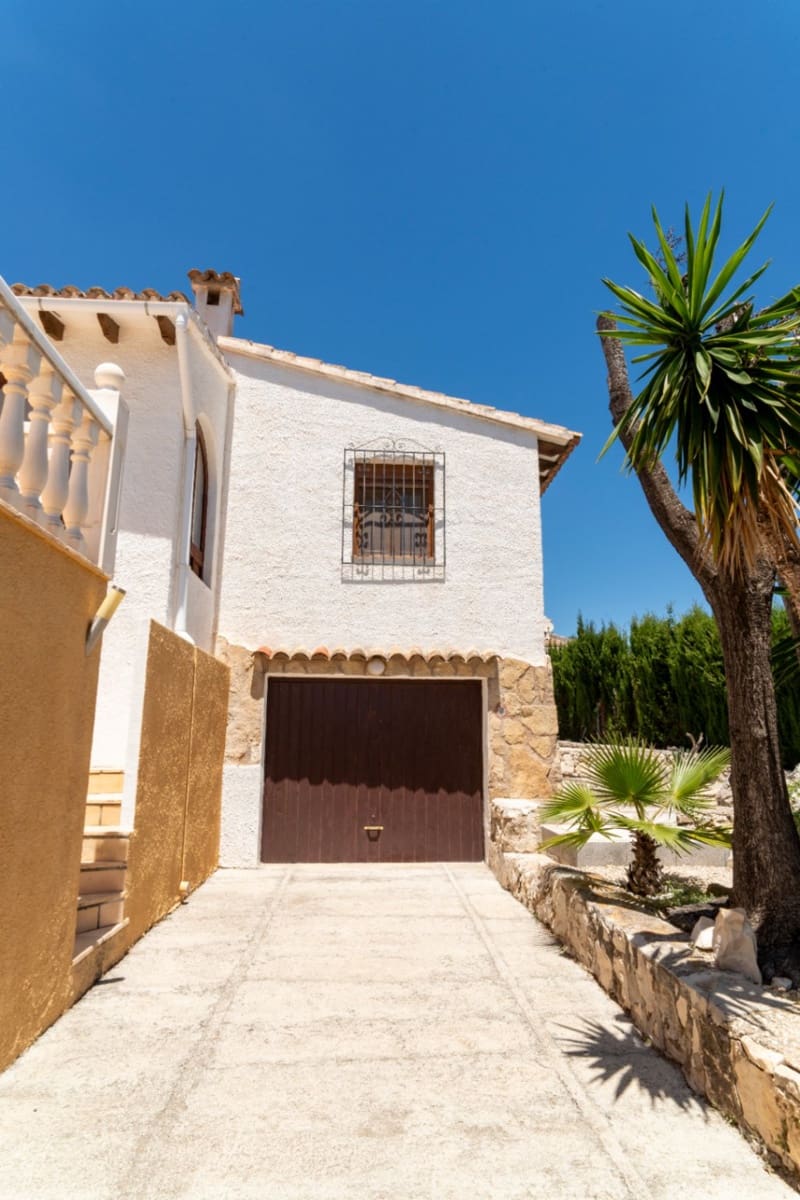 Chalet de 2 habitaciones en Moraira en venta con piscina garaje - 440.000 € (Ref: 9941026)