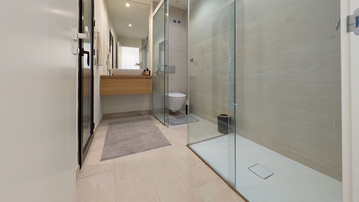 2 bedroom Apartment for sale in Fuengirola with pool garage - € 599,000 (Ref: 9434591)