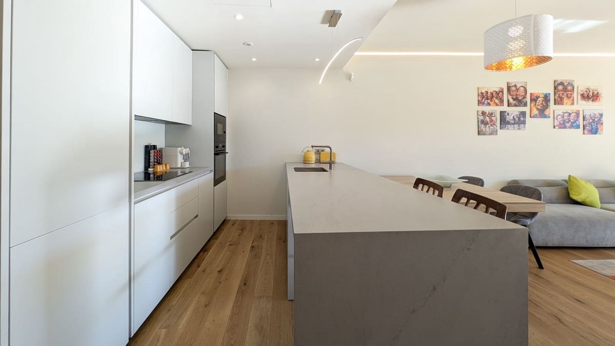 2 bedroom Apartment for sale in Fuengirola with pool garage - € 599,000 (Ref: 9434591)