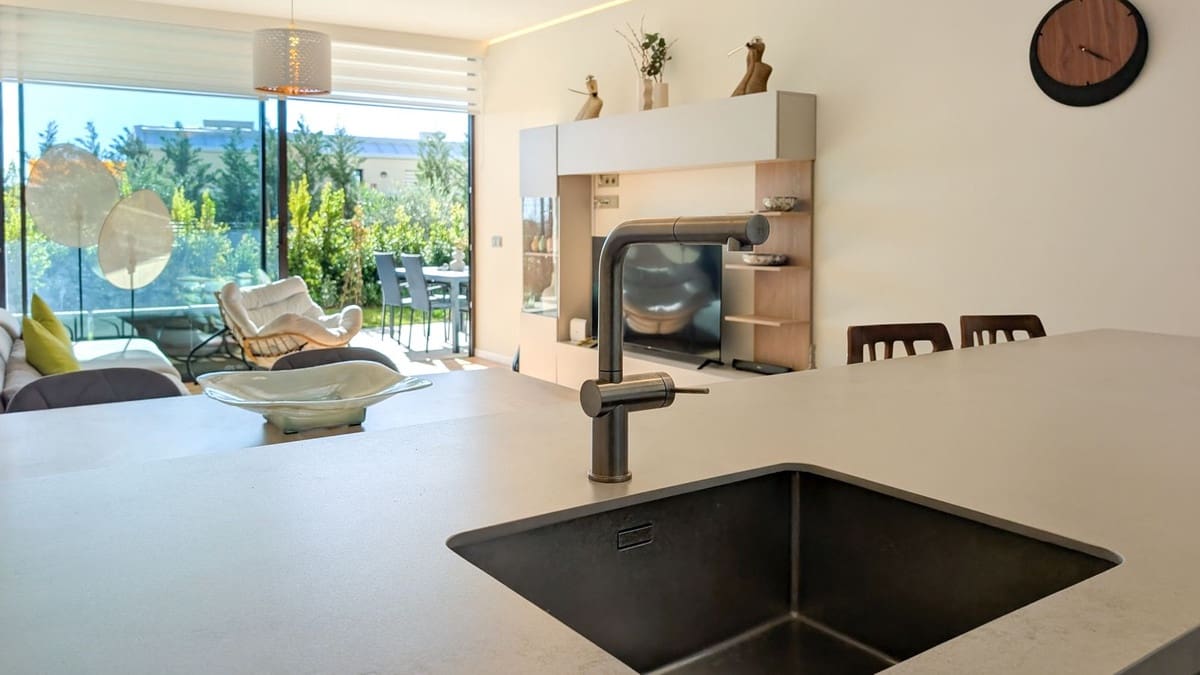 2 bedroom Apartment for sale in Fuengirola with pool garage - € 599,000 (Ref: 9434591)