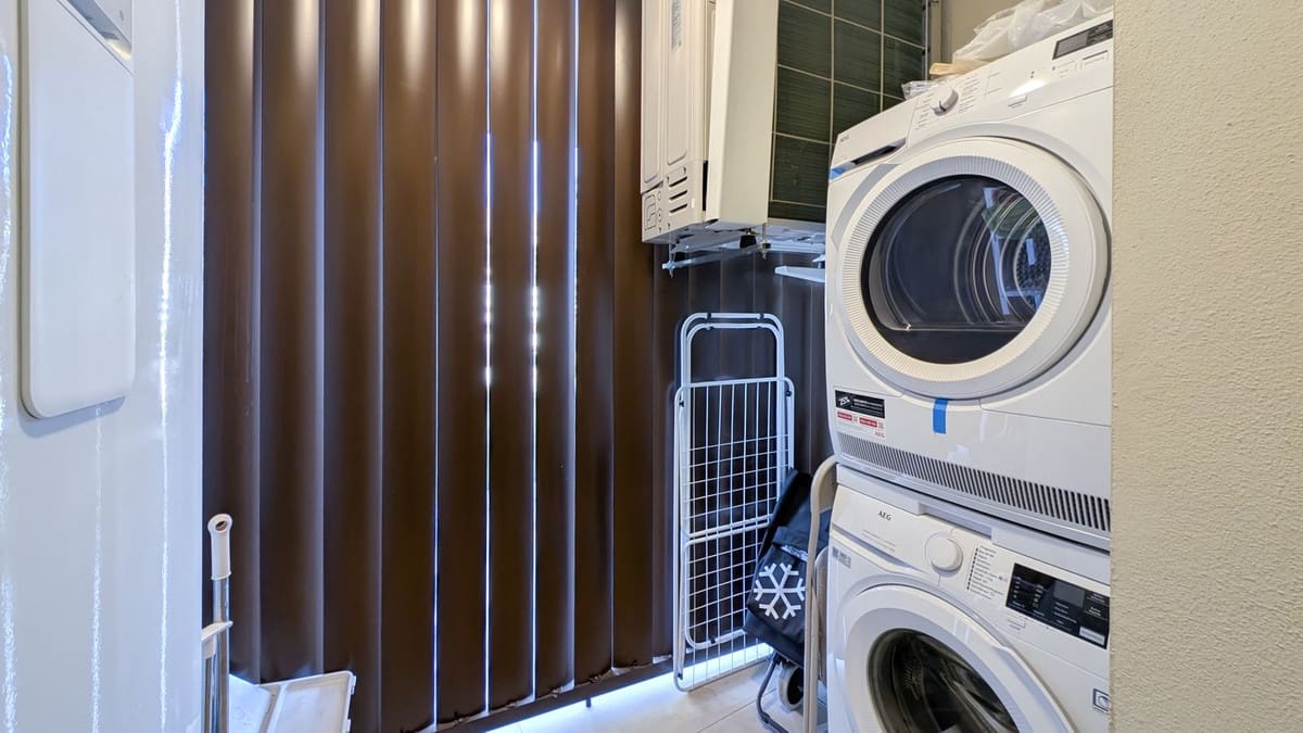 2 bedroom Apartment for sale in Fuengirola with pool garage - € 599,000 (Ref: 9434591)