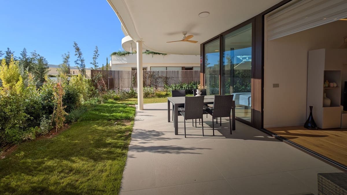 2 bedroom Apartment for sale in Fuengirola with pool garage - € 599,000 (Ref: 9434591)