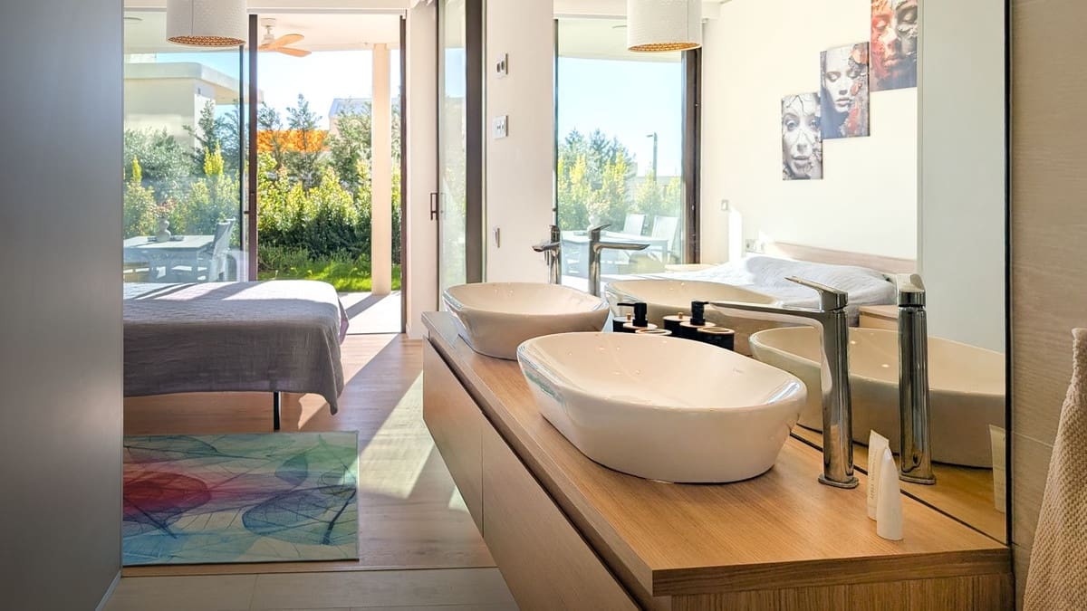 2 bedroom Apartment for sale in Fuengirola with pool garage - € 599,000 (Ref: 9434591)