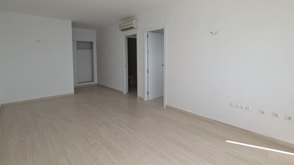 2 bedroom Apartment for sale in Fuengirola - € 550,000 (Ref: 9434592)