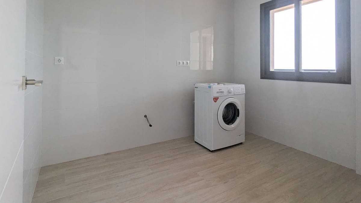 2 bedroom Apartment for sale in Fuengirola - € 550,000 (Ref: 9434592)