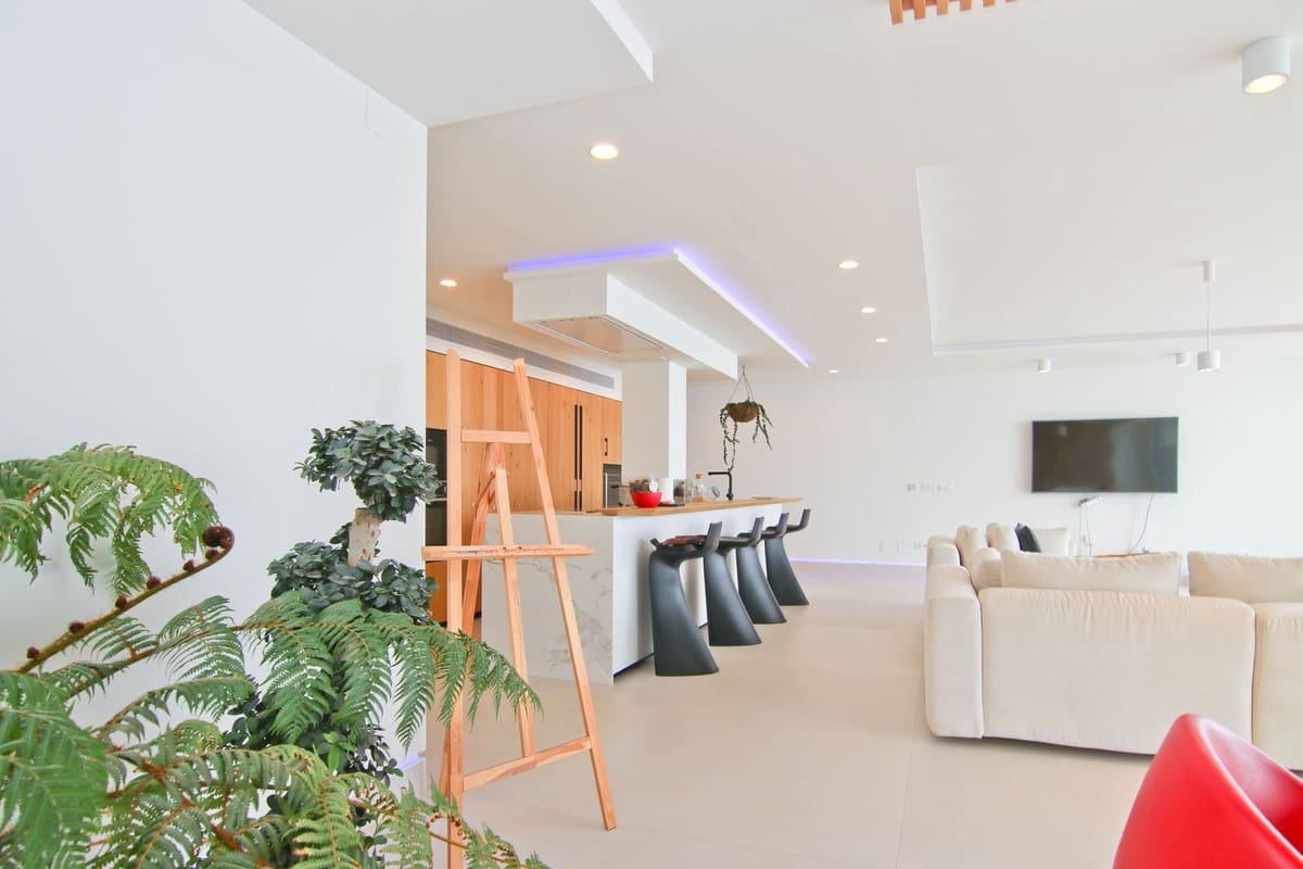 3 bedroom Apartment for sale in Fuengirola - € 1,500,000 (Ref: 9434593)