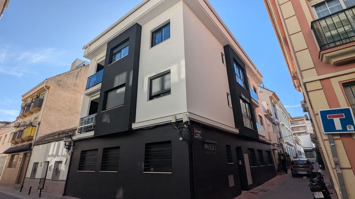 2 bedroom Penthouse for sale in Fuengirola - € 369,000 (Ref: 9434594)