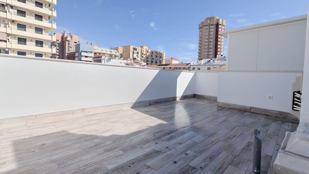 2 bedroom Penthouse for sale in Fuengirola - € 369,000 (Ref: 9434594)