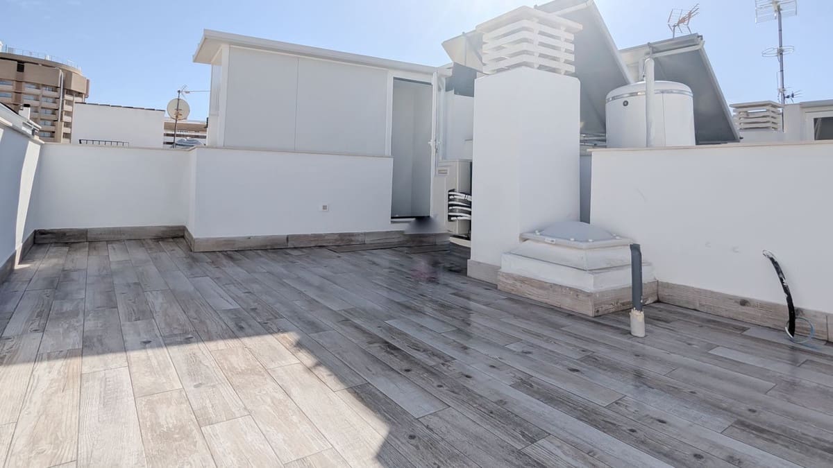 2 bedroom Penthouse for sale in Fuengirola - € 369,000 (Ref: 9434594)