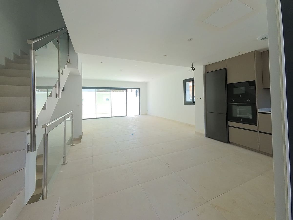 3 bedroom Townhouse for sale in Las Lagunas de Mijas with garage - € 445,000 (Ref: 9434598)