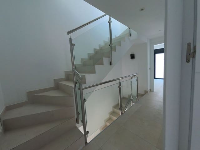 3 makuuhuone Omakotitalo myytävänä paikassa Las Lagunas de Mijas, Mijas mukana 
autotalli - 445 000 € (Ref: 9434598)