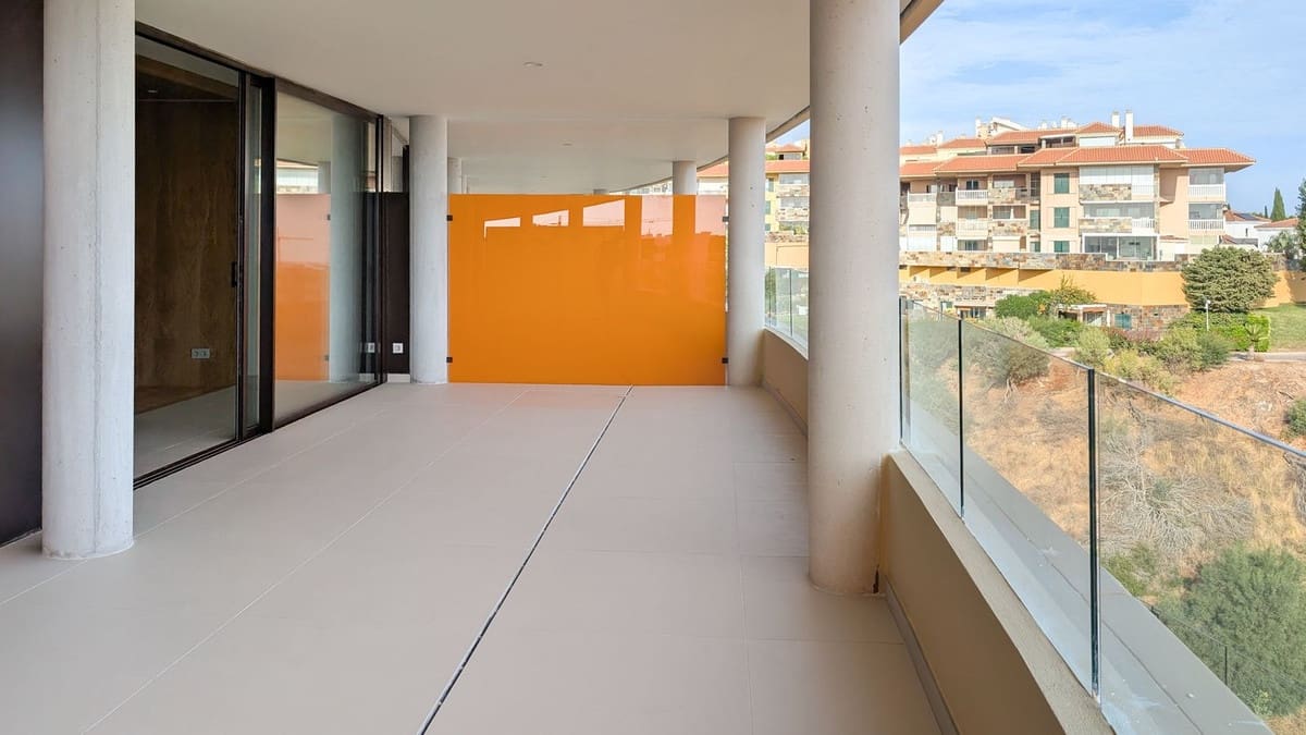 2 bedroom Apartment for rent in Fuengirola with pool garage - € 3,200 (Ref: 9434599)
