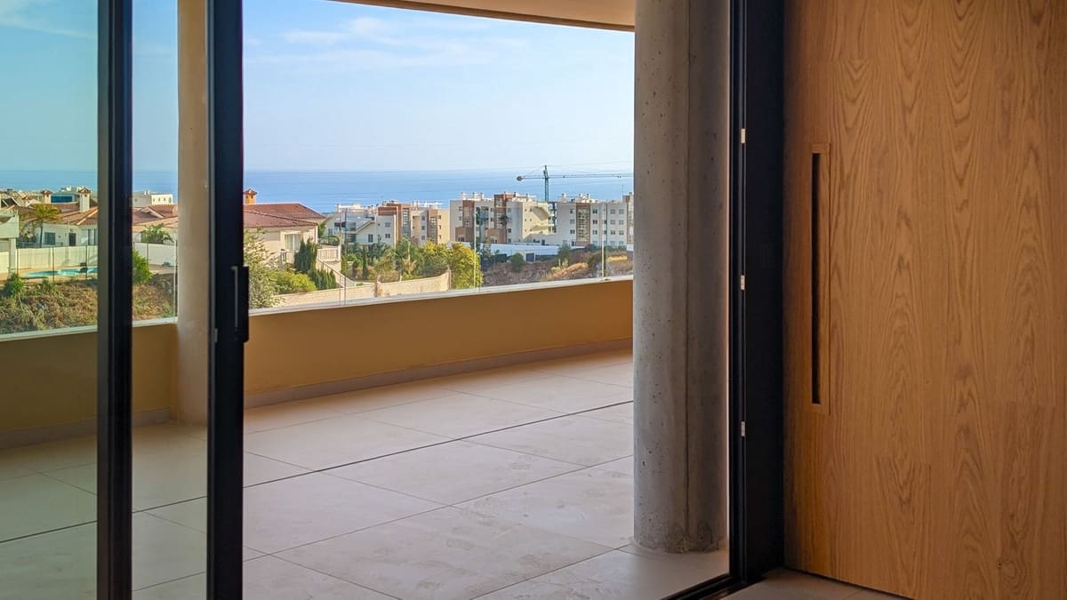 2 bedroom Apartment for rent in Fuengirola with pool garage - € 3,200 (Ref: 9434599)