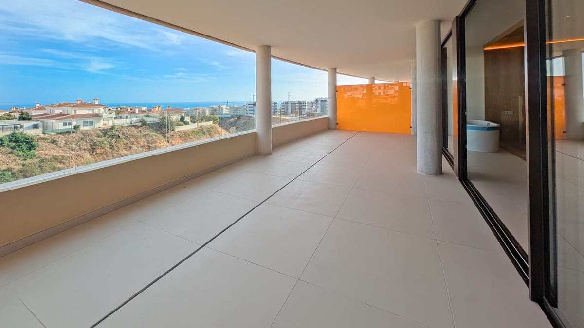 2 bedroom Apartment for rent in Fuengirola with pool garage - € 3,200 (Ref: 9434599)