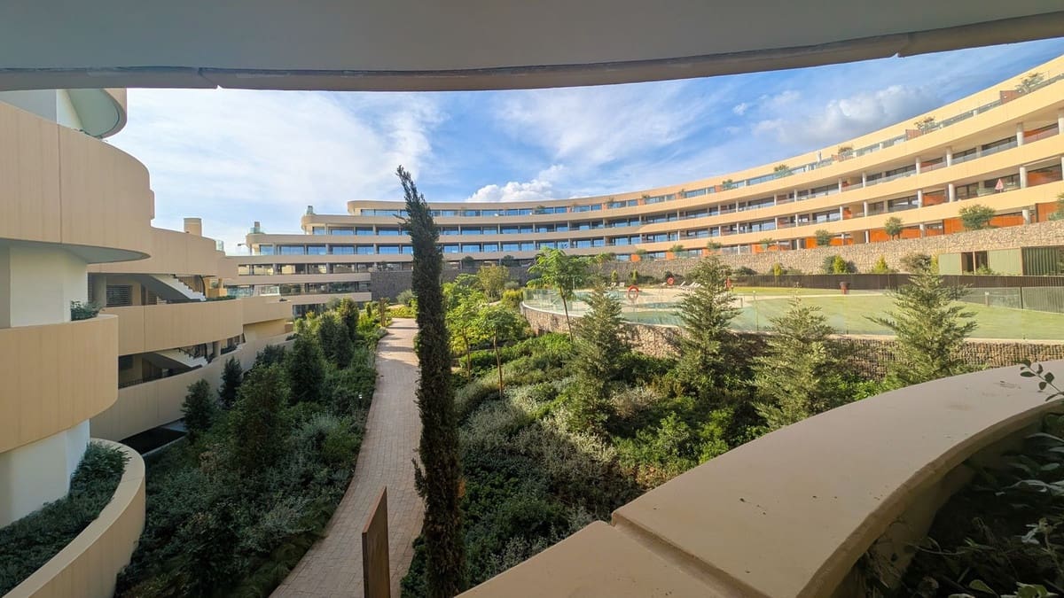 2 bedroom Apartment for rent in Fuengirola with pool garage - € 3,200 (Ref: 9434599)