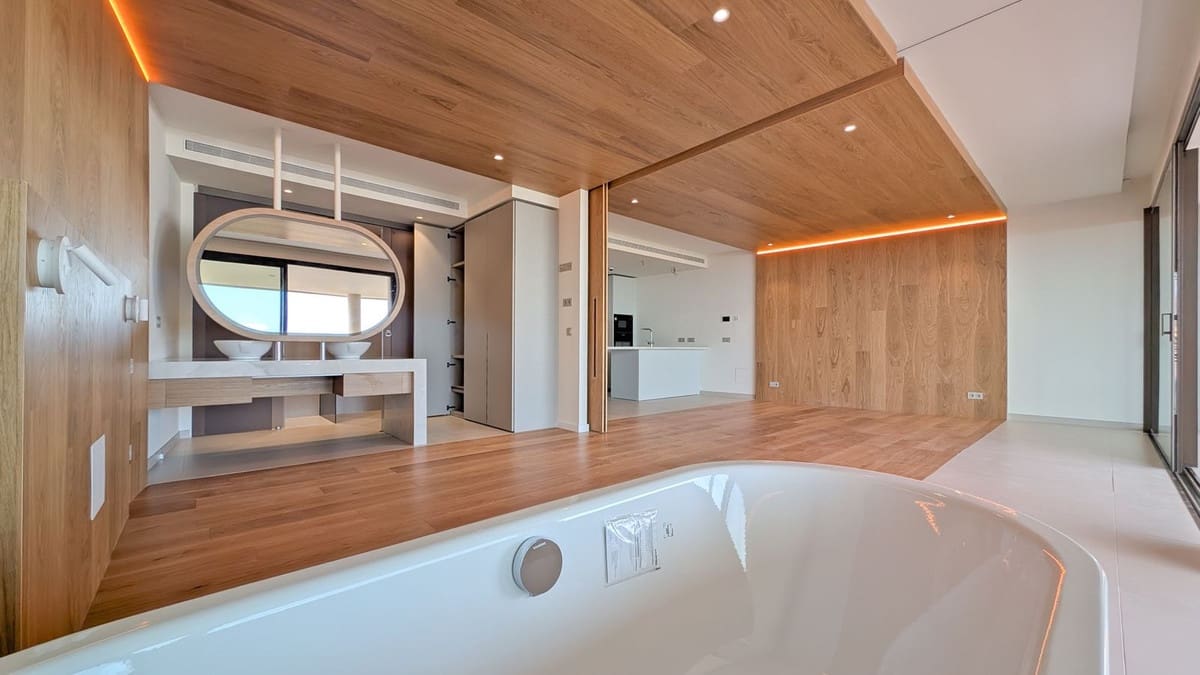 2 bedroom Apartment for sale in Fuengirola with pool - € 890,000 (Ref: 9434601)