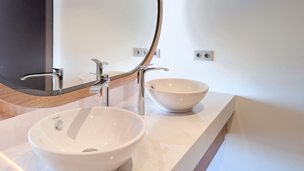 2 bedroom Apartment for sale in Fuengirola with pool - € 890,000 (Ref: 9434601)