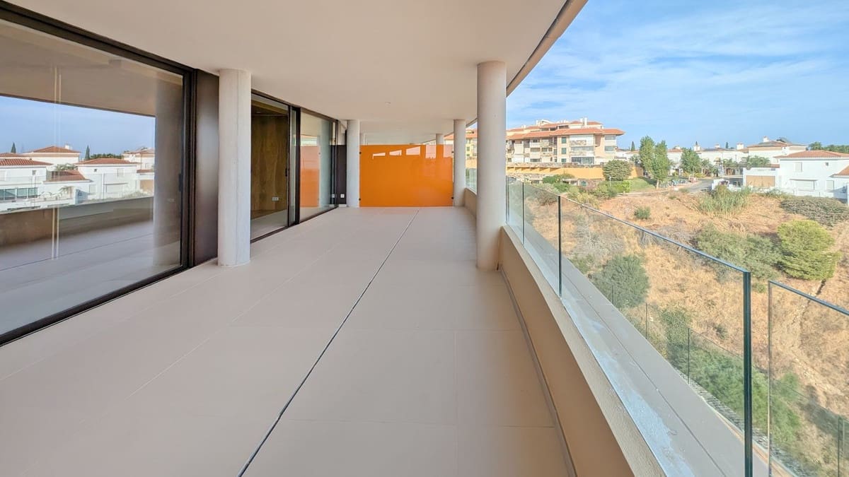 2 bedroom Apartment for sale in Fuengirola with pool - € 890,000 (Ref: 9434601)