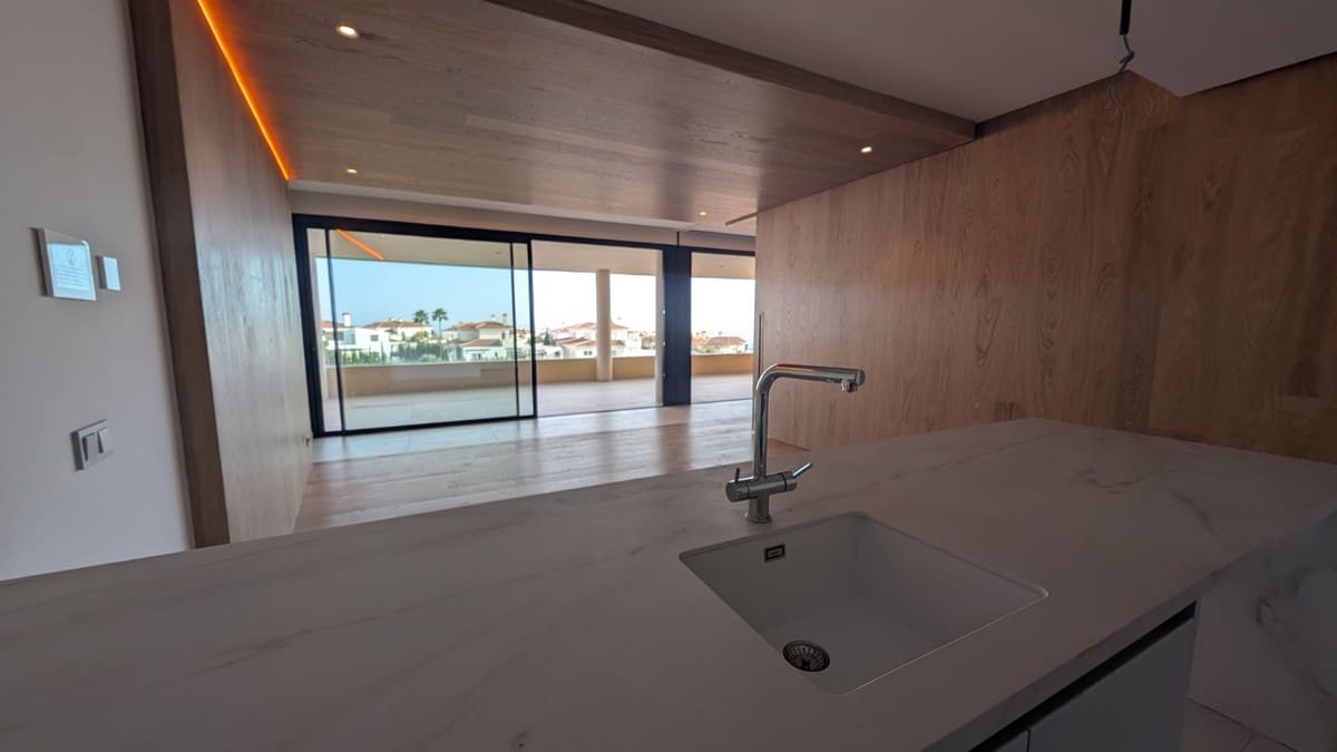 2 bedroom Apartment for sale in Fuengirola with pool - € 890,000 (Ref: 9434601)