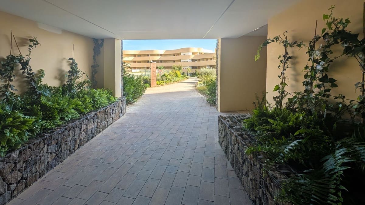 2 bedroom Apartment for sale in Fuengirola with pool - € 890,000 (Ref: 9434601)