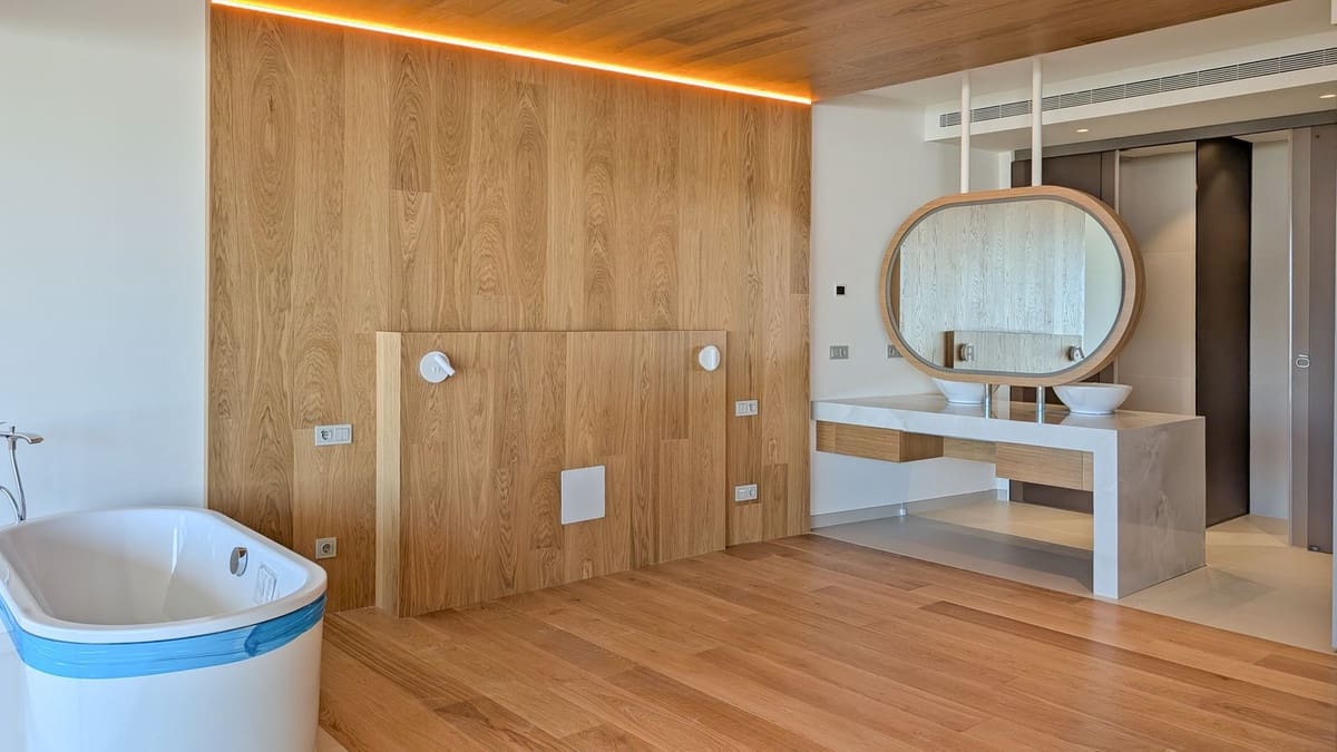 2 bedroom Apartment for sale in Fuengirola with pool - € 890,000 (Ref: 9434601)