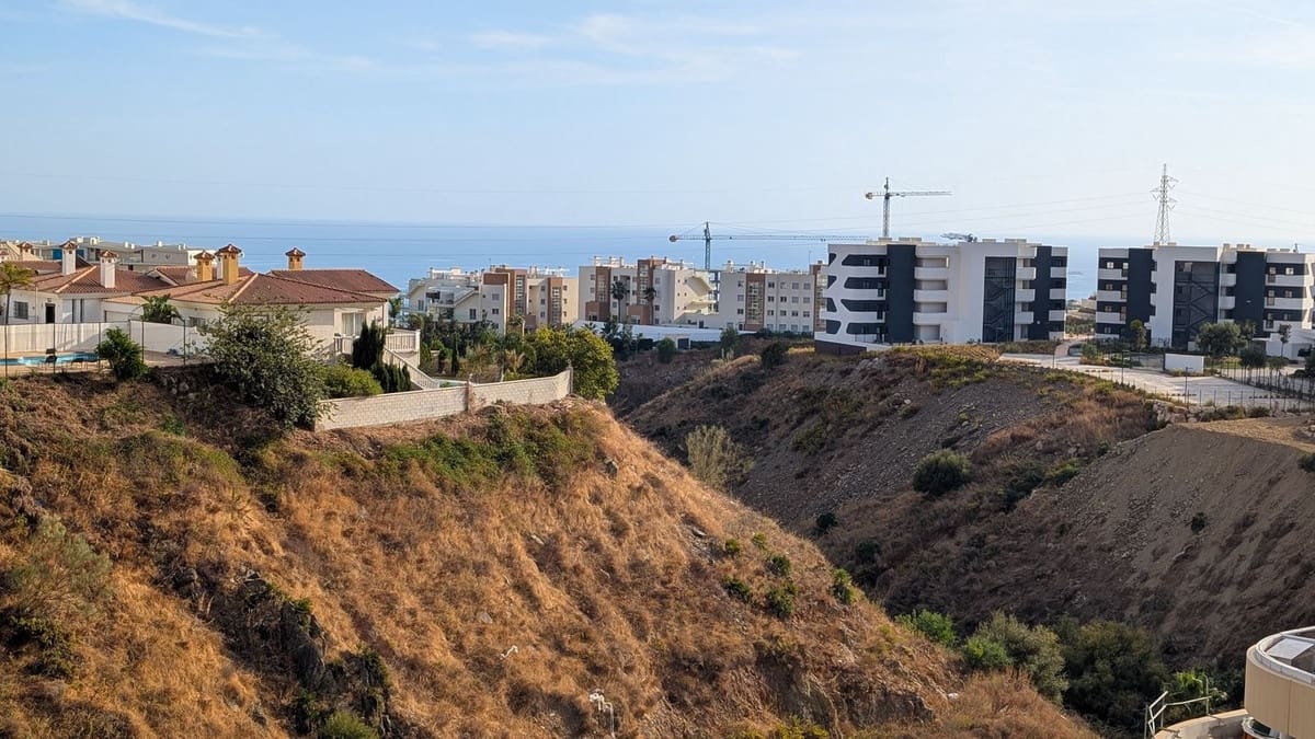 2 bedroom Apartment for sale in Fuengirola with pool - € 890,000 (Ref: 9434601)