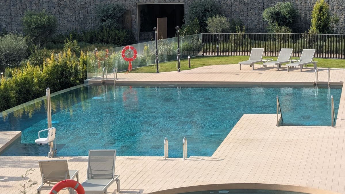 2 bedroom Apartment for sale in Fuengirola with pool - € 890,000 (Ref: 9434601)