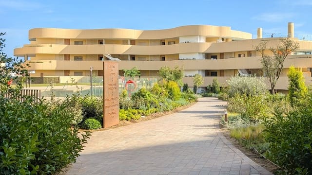 2 bedroom Apartment for sale in Fuengirola with pool - € 890,000 (Ref: 9434601)