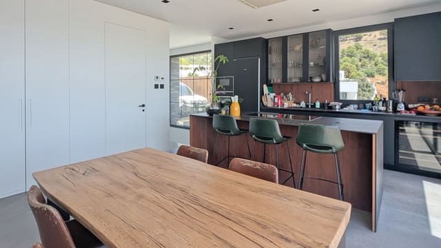 5 bedroom Villa for sale in Benalmádena - € 1,600,000 (Ref: 9434607)