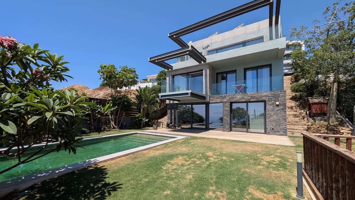 5 bedroom Villa for sale in Benalmadena - € 1,600,000 (Ref: 9434607)